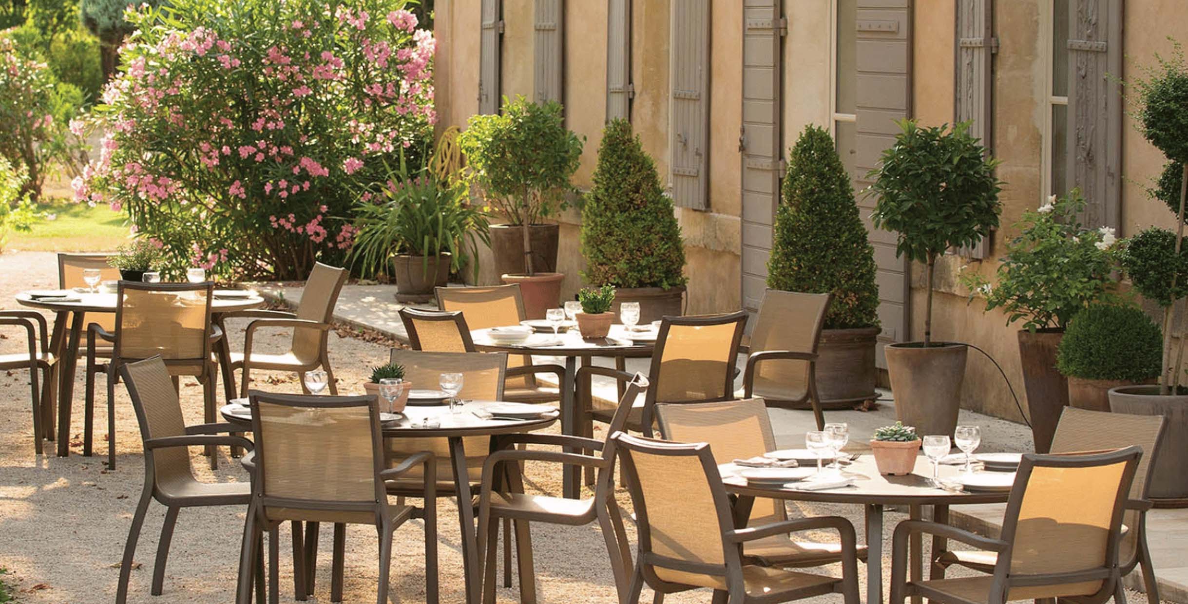 The Ultimate Guide to Commercial Garden Furniture for Restaurants and Cafés in 2025