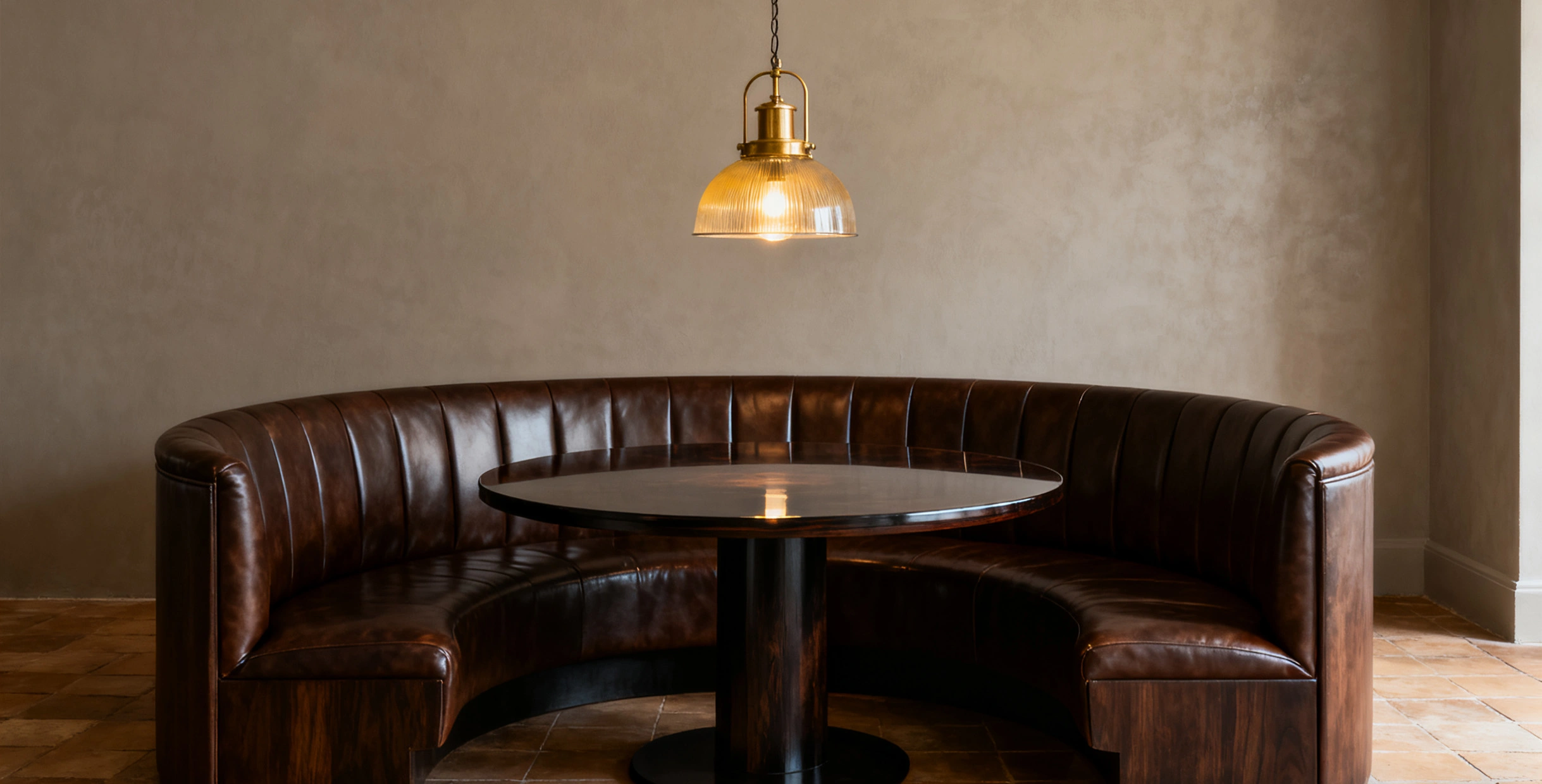 Circular Restaurant Booth Designs to Elevate Dining Spaces1 Circular restaurant booth with round table and pendant lighting creating an intimate dining atmosphere.