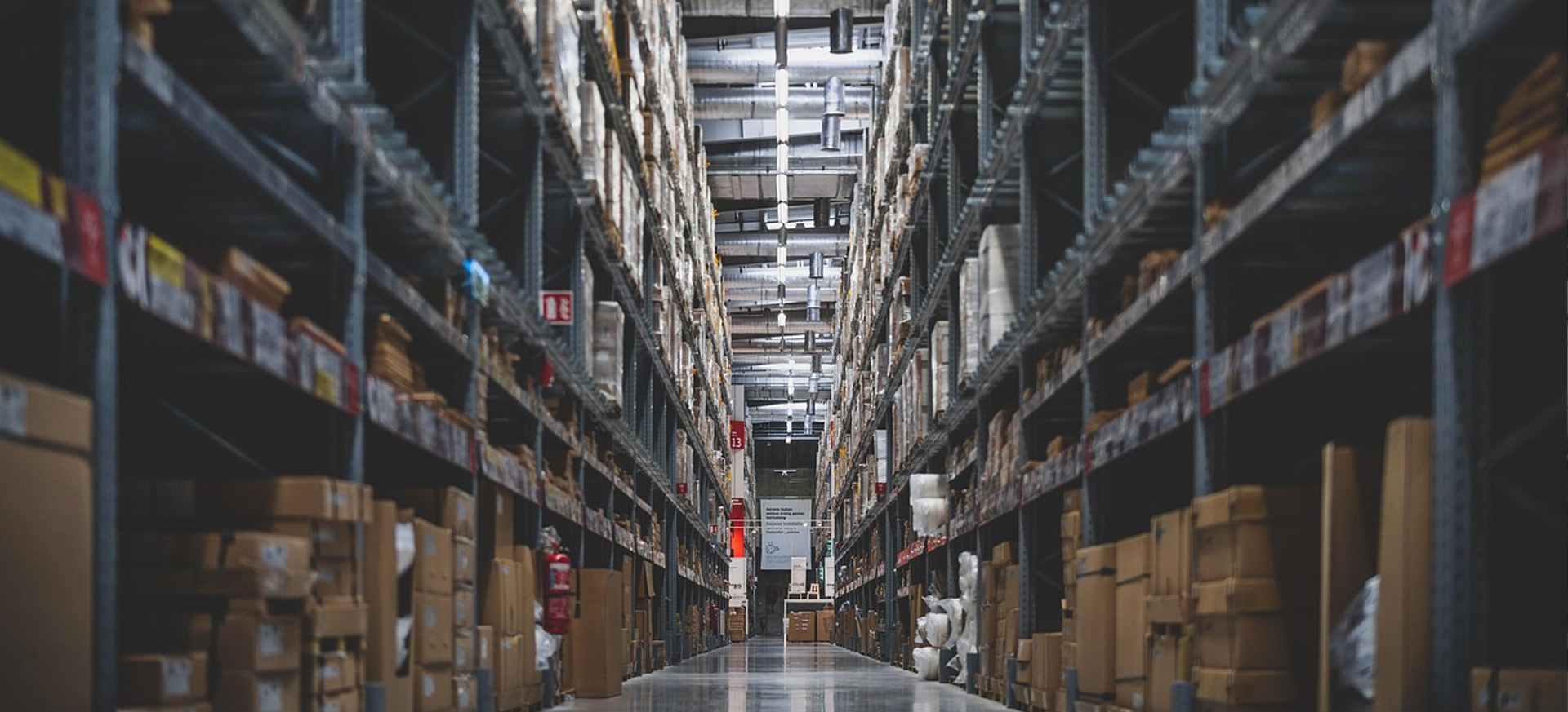 How to Source Commercial Restaurant Supplies Furniture Directly from Factory Large-scale Mingmeng warehouse storing commercial restaurant furniture ready for global shipment, showcasing professional supply chain and logistics capability.