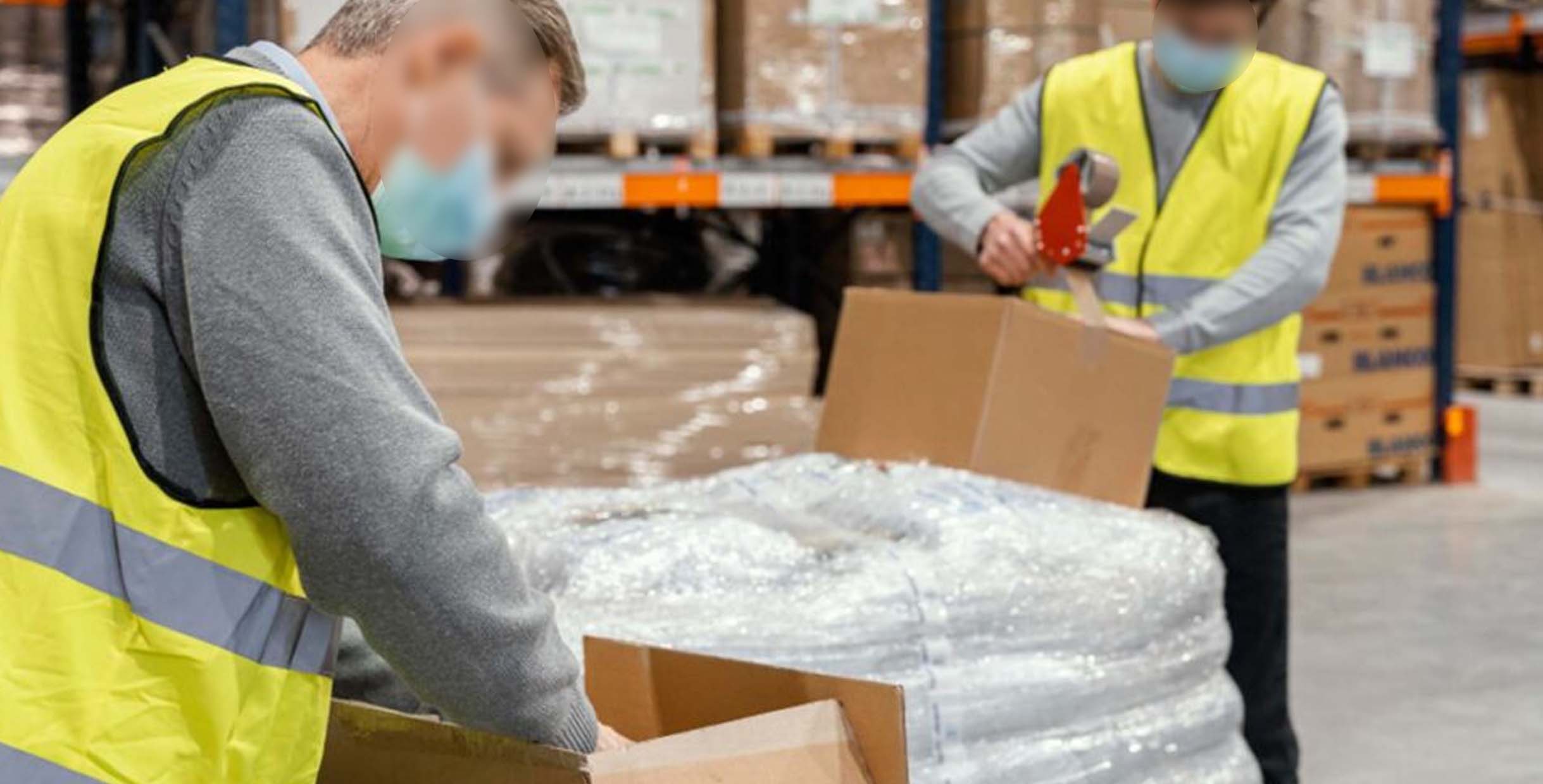How to Source Commercial Restaurant Supplies Furniture Directly from Factory6 Logistics team packaging and delivering Mingmeng restaurant patio furniture in wooden crates for hotel terrace and outdoor dining installation.