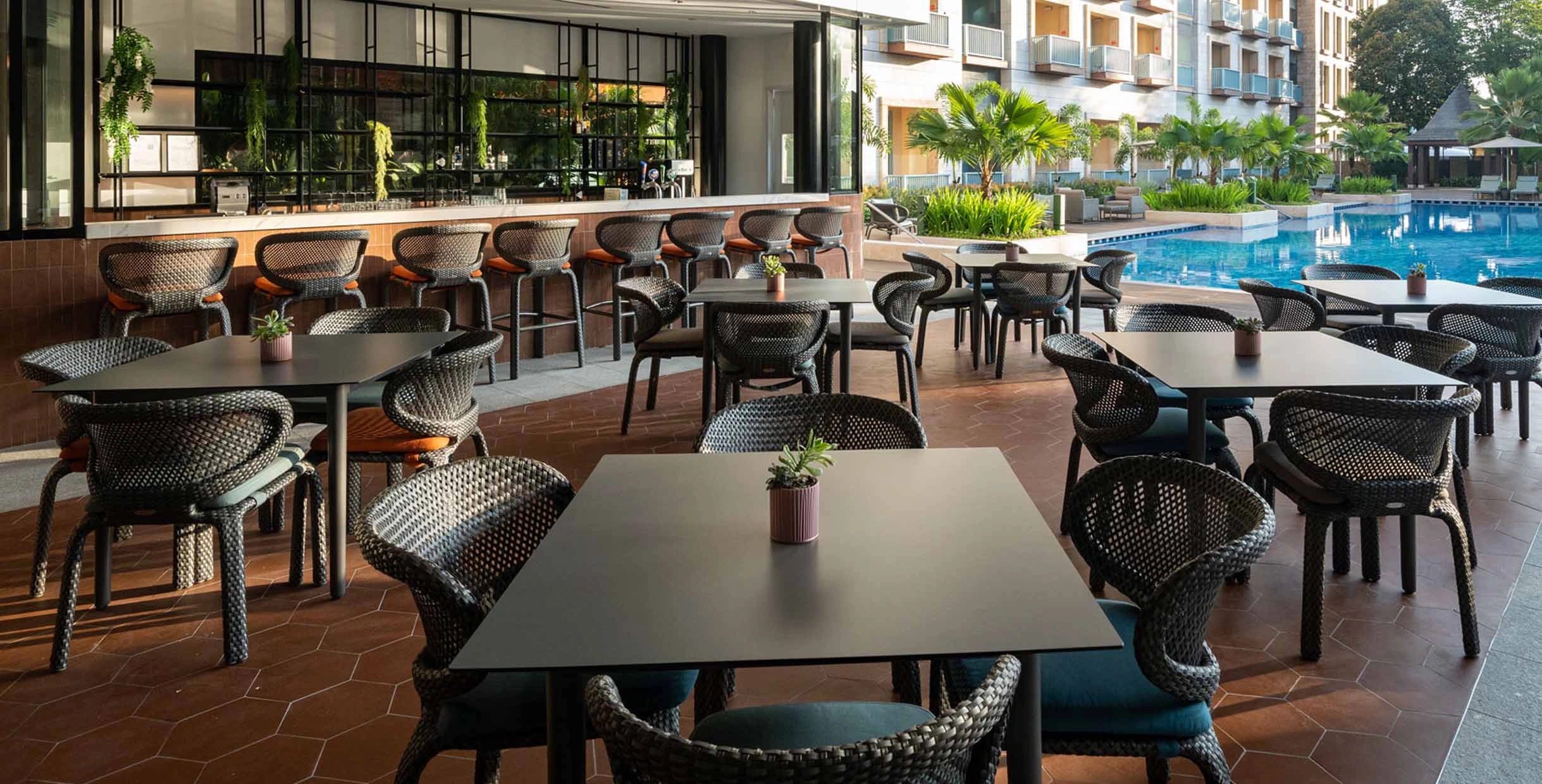 Mingmeng’s Modern Restaurant Furniture Sets — Where Function Meets Aesthetics